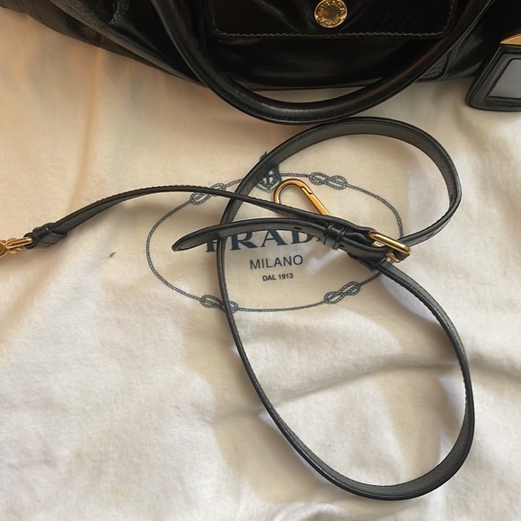 Prada bag with adjustable strap - Picture 8 of 8
